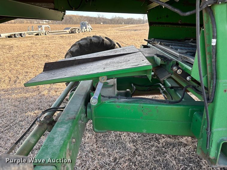 image for item FO3575 1992 John Deere 9500 combine