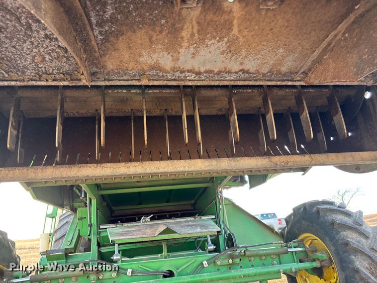 image for item FO3575 1992 John Deere 9500 combine