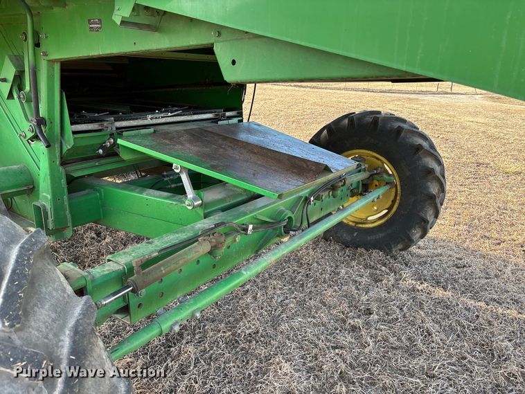 image for item FO3575 1992 John Deere 9500 combine