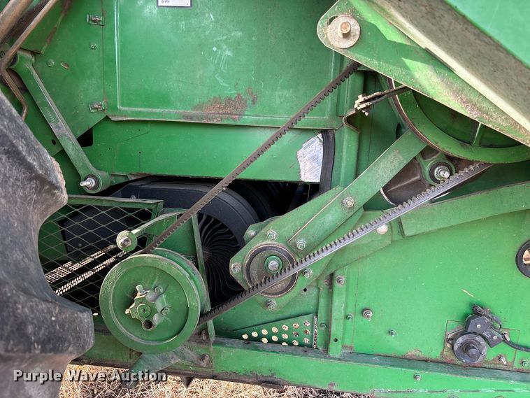 image for item FO3575 1992 John Deere 9500 combine
