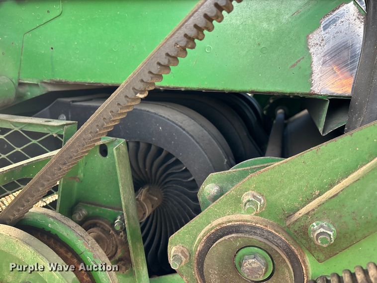 image for item FO3575 1992 John Deere 9500 combine