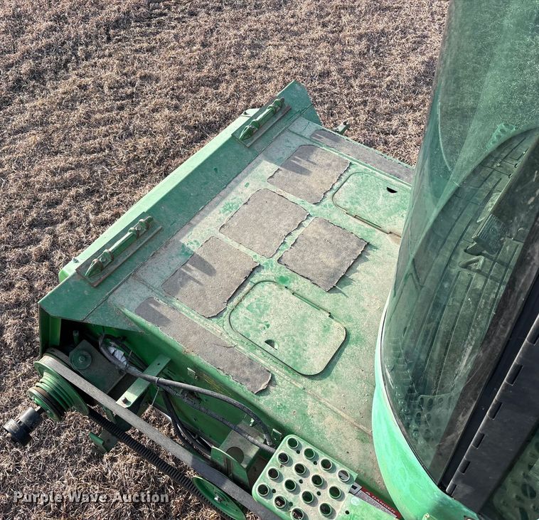 image for item FO3575 1992 John Deere 9500 combine