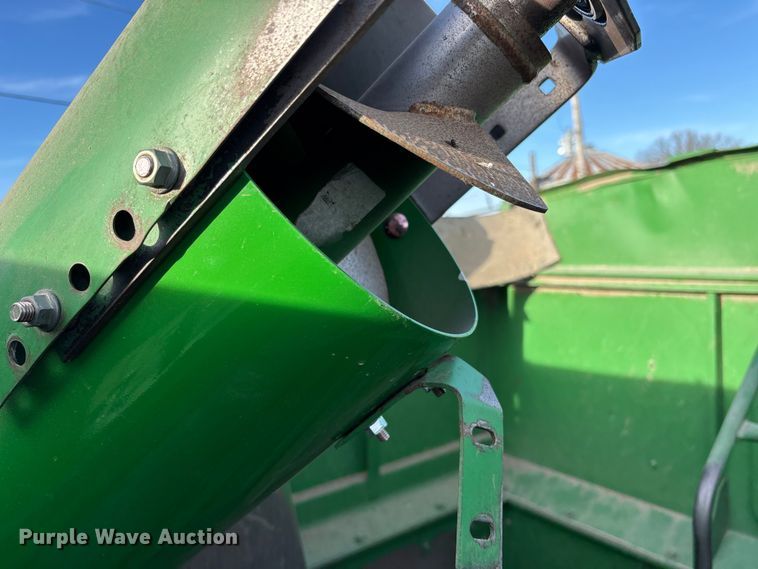 image for item FO3575 1992 John Deere 9500 combine