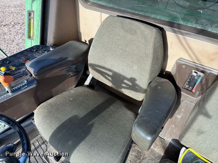 image for item FO3575 1992 John Deere 9500 combine