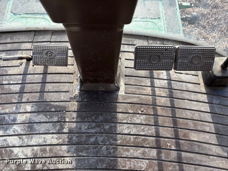 image for item FO3575 1992 John Deere 9500 combine