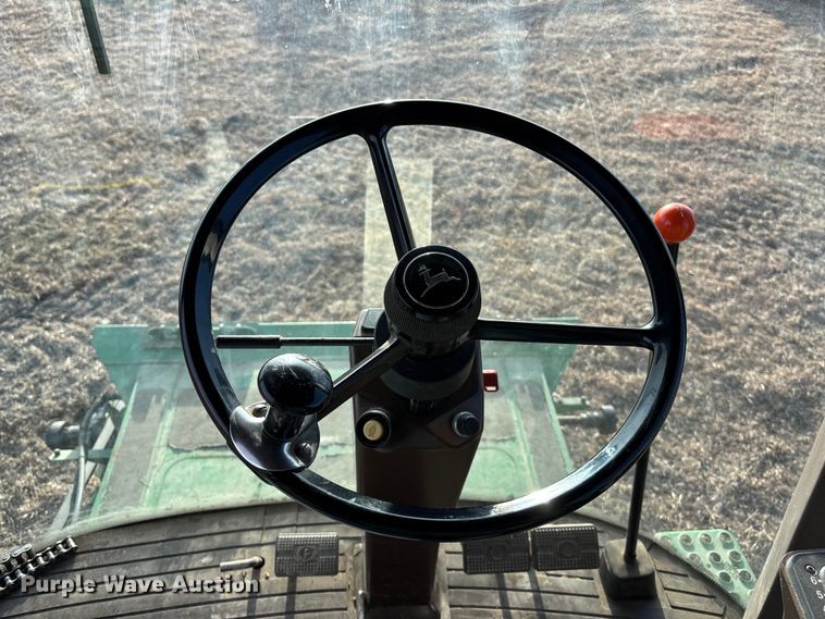 image for item FO3575 1992 John Deere 9500 combine