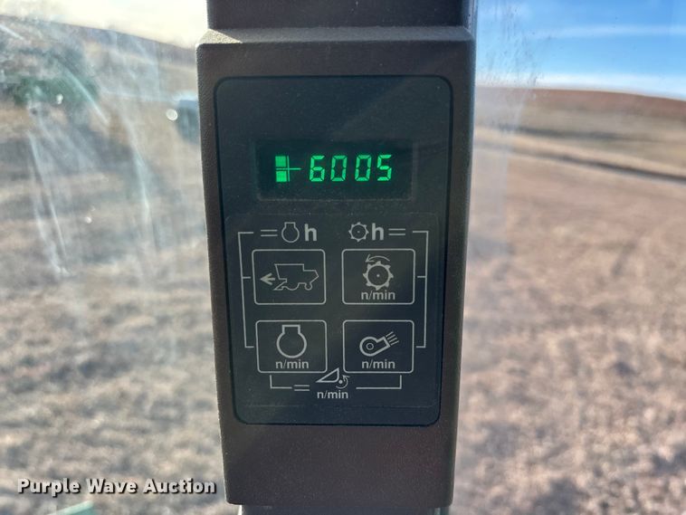 image for item FO3575 1992 John Deere 9500 combine