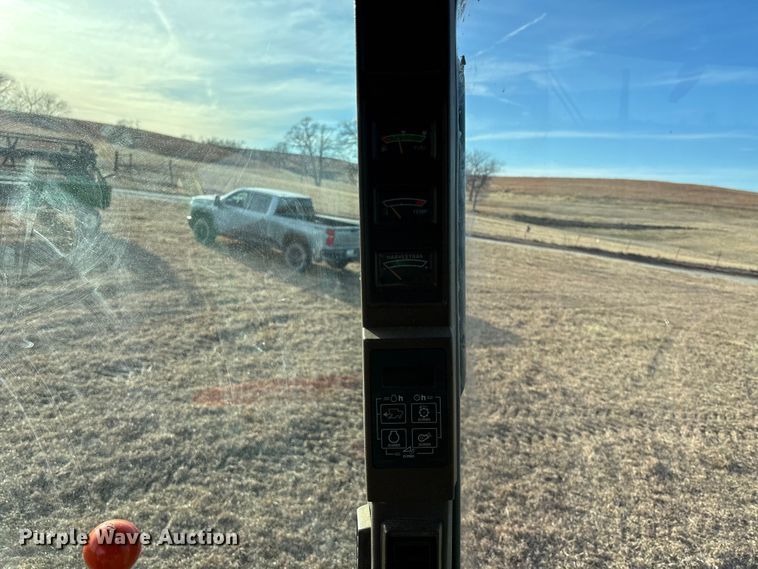 image for item FO3575 1992 John Deere 9500 combine