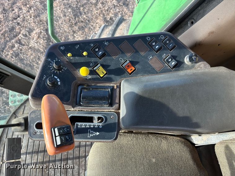 image for item FO3575 1992 John Deere 9500 combine