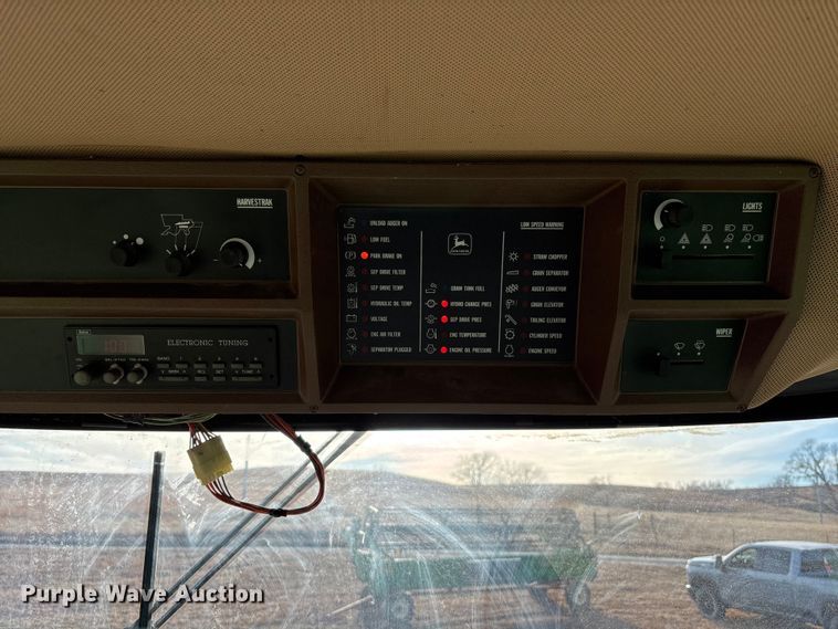 image for item FO3575 1992 John Deere 9500 combine