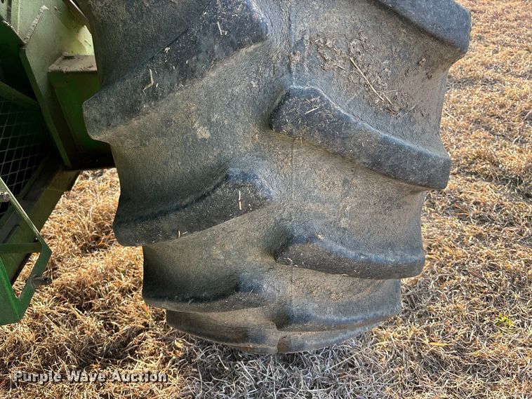 image for item FO3575 1992 John Deere 9500 combine