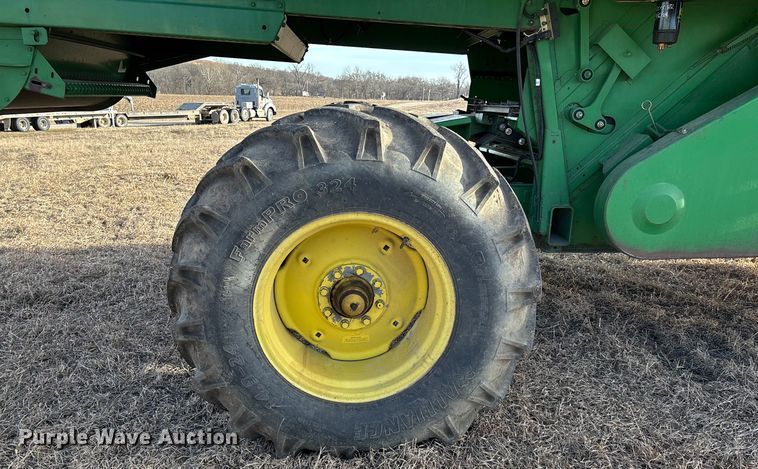 image for item FO3575 1992 John Deere 9500 combine