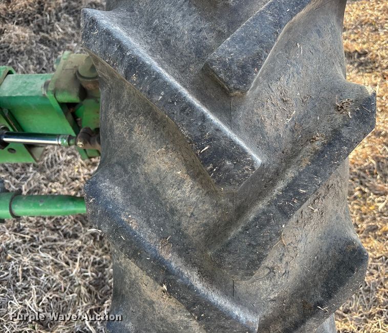 image for item FO3575 1992 John Deere 9500 combine