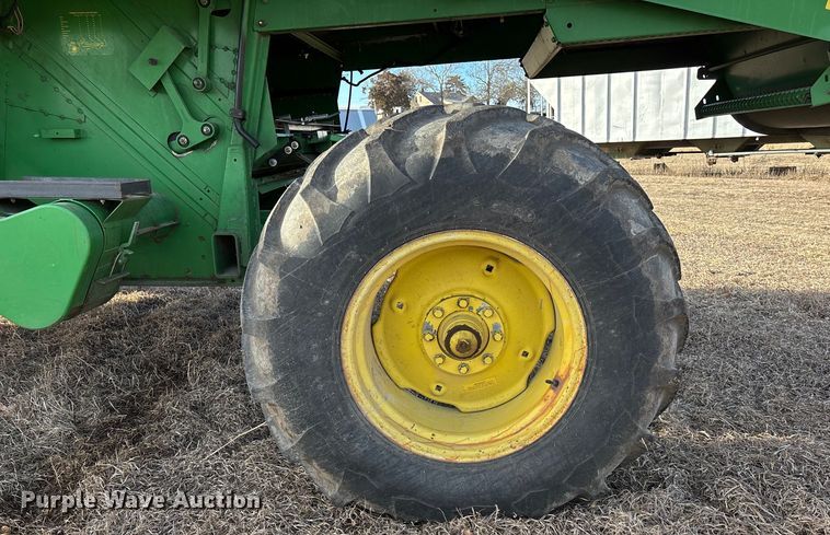 image for item FO3575 1992 John Deere 9500 combine