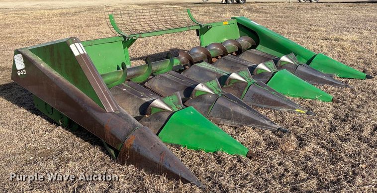 image for item FO3576 John Deere 643 corn head