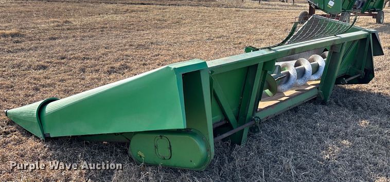 image for item FO3576 John Deere 643 corn head