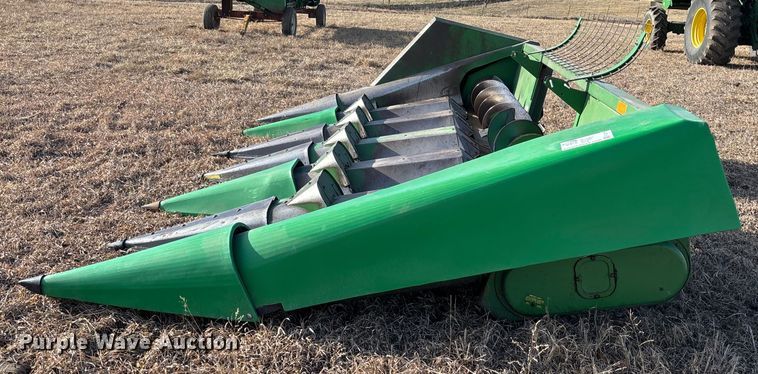 image for item FO3576 John Deere 643 corn head
