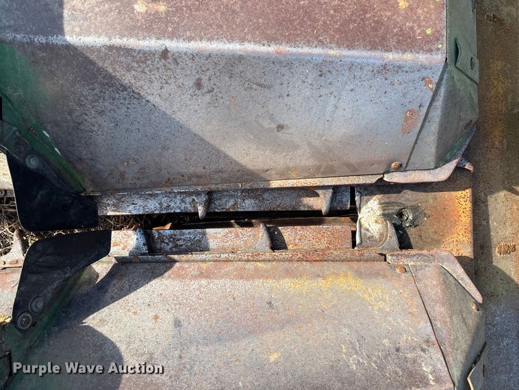 image for item FO3576 John Deere 643 corn head