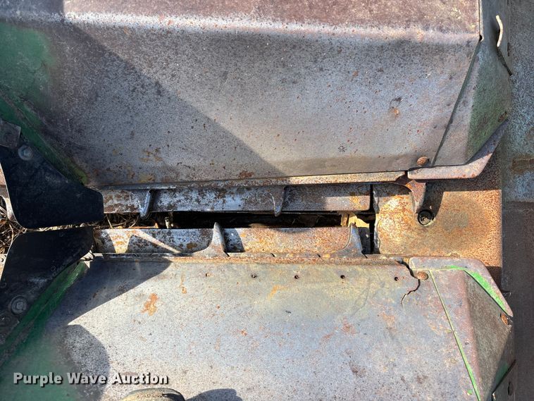 image for item FO3576 John Deere 643 corn head