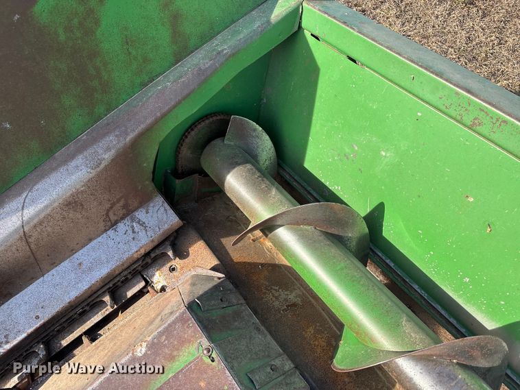 image for item FO3576 John Deere 643 corn head