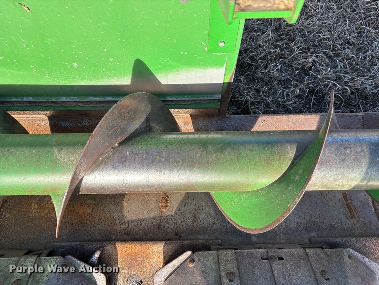 image for item FO3576 John Deere 643 corn head