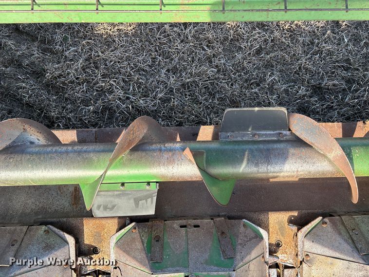 image for item FO3576 John Deere 643 corn head