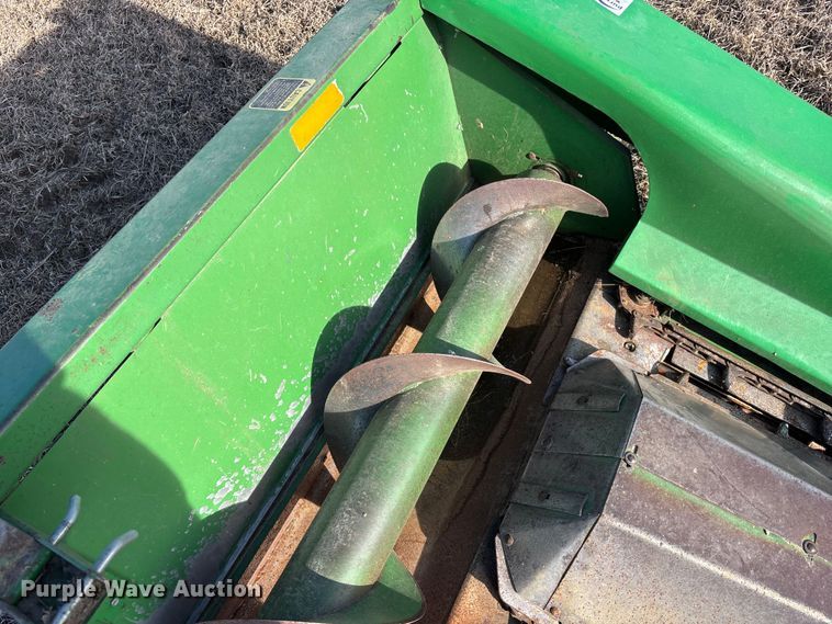 image for item FO3576 John Deere 643 corn head