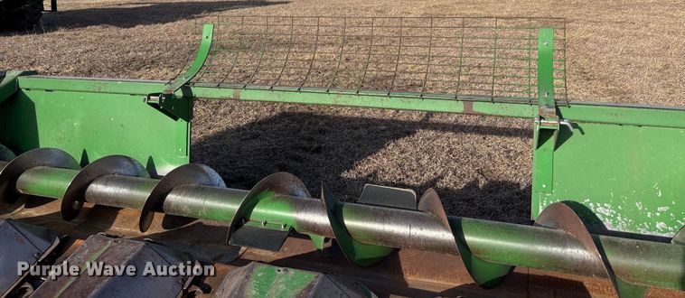 image for item FO3576 John Deere 643 corn head