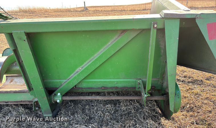 image for item FO3576 John Deere 643 corn head