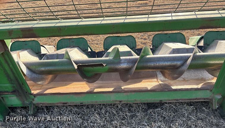 image for item FO3576 John Deere 643 corn head