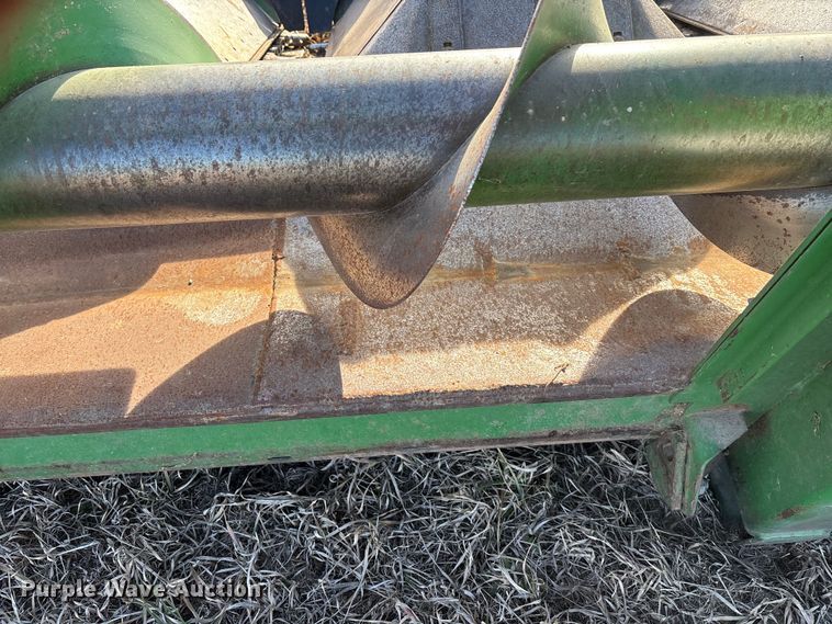 image for item FO3576 John Deere 643 corn head