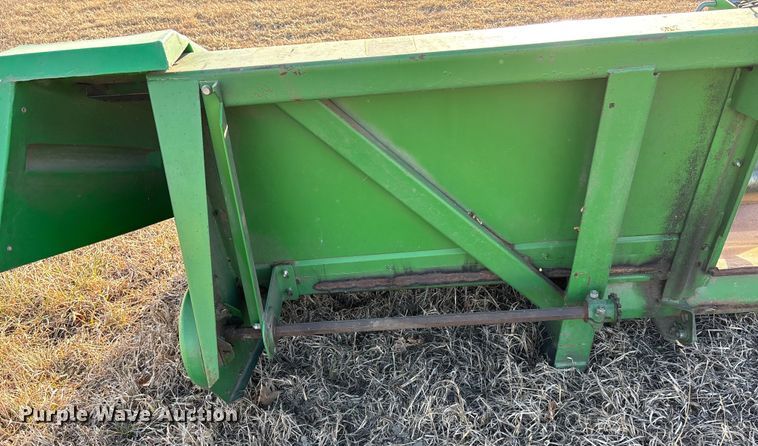 image for item FO3576 John Deere 643 corn head