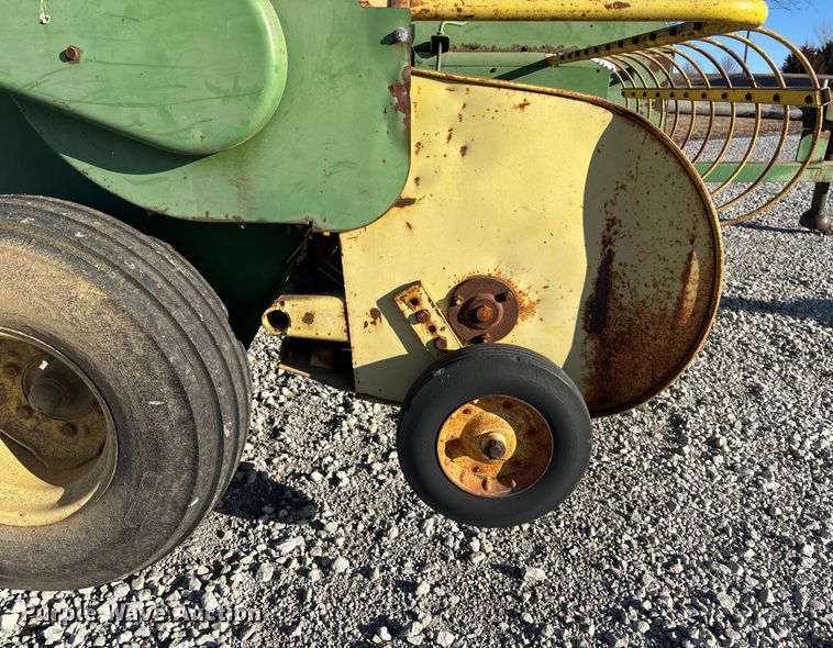 image for item FO3580 John Deere 346 small square baler