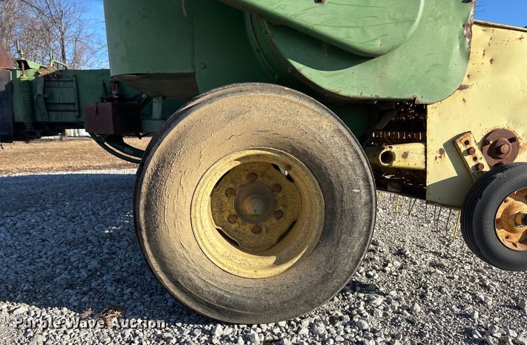 image for item FO3580 John Deere 346 small square baler