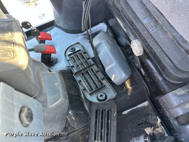 image for item YA2024 LS Mtron XR4140H MFWD tractor