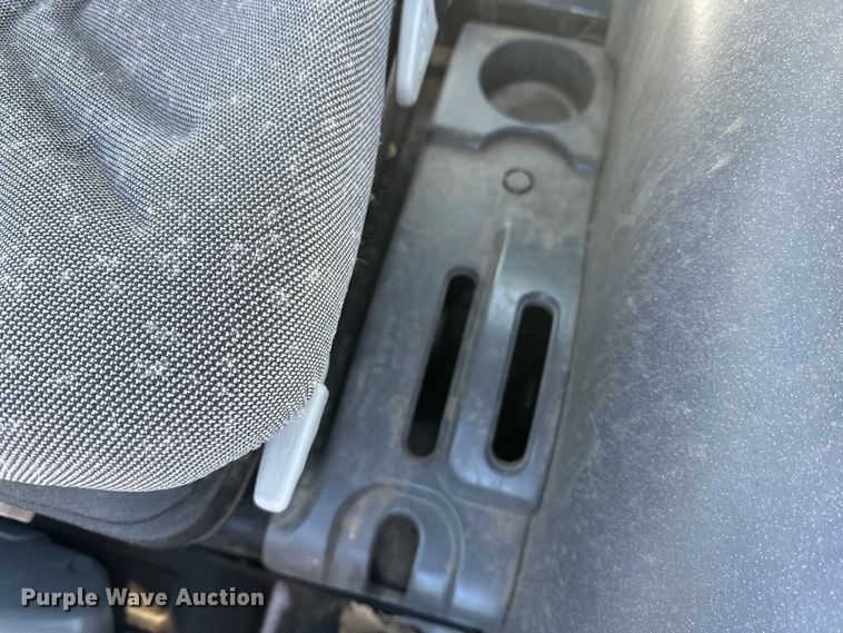 image for item YA2024 LS Mtron XR4140H MFWD tractor