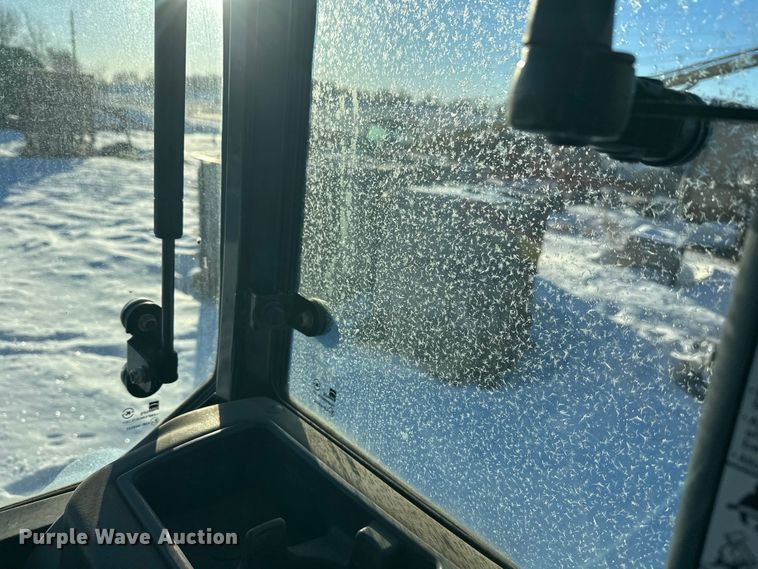 image for item YA2024 LS Mtron XR4140H MFWD tractor