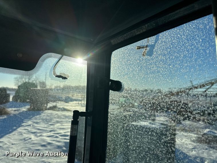 image for item YA2024 LS Mtron XR4140H MFWD tractor