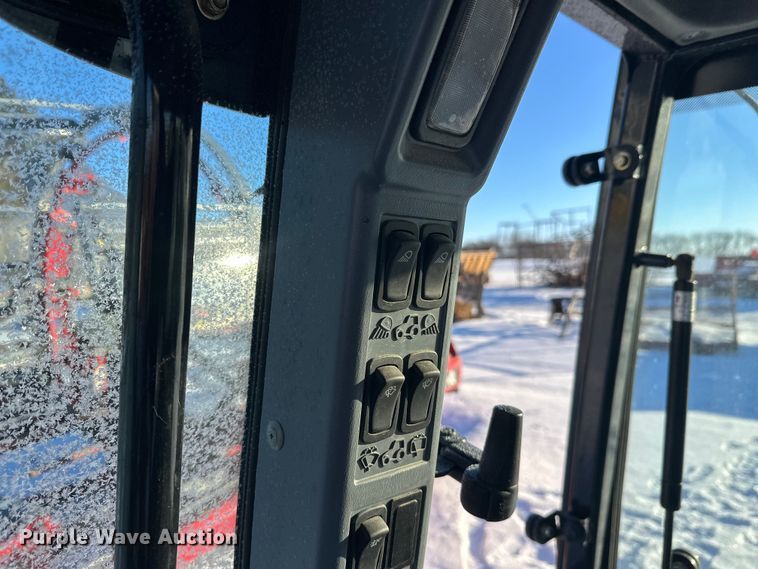 image for item YA2024 LS Mtron XR4140H MFWD tractor