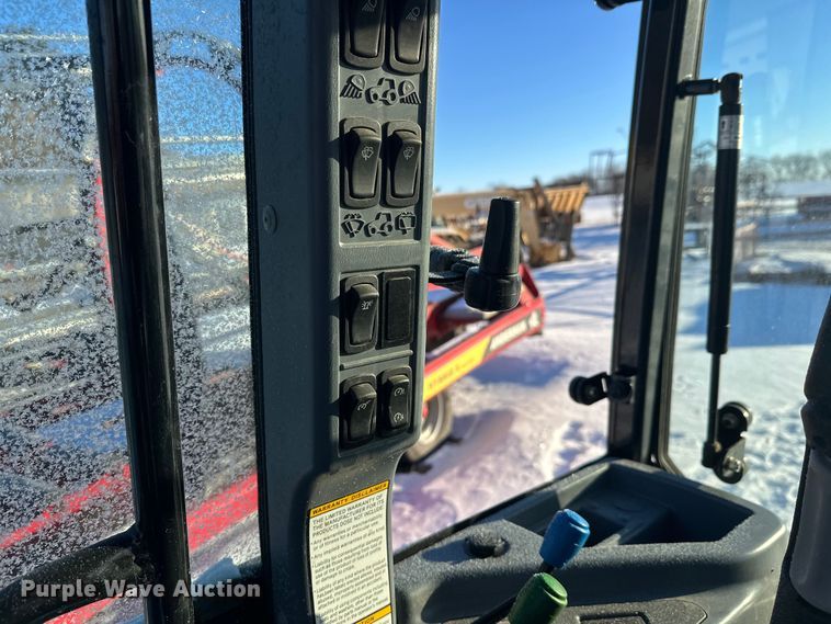 image for item YA2024 LS Mtron XR4140H MFWD tractor