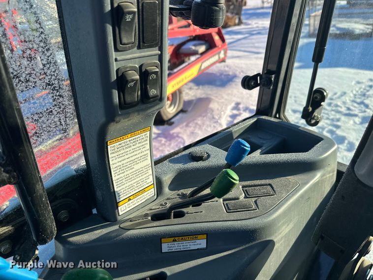 image for item YA2024 LS Mtron XR4140H MFWD tractor