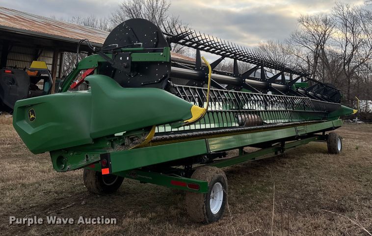 image for item YA2152 2021 John Deere RD40F Hydraflex flex draper head