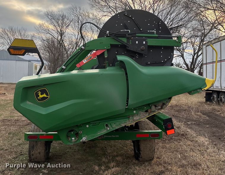 image for item YA2152 2021 John Deere RD40F Hydraflex flex draper head