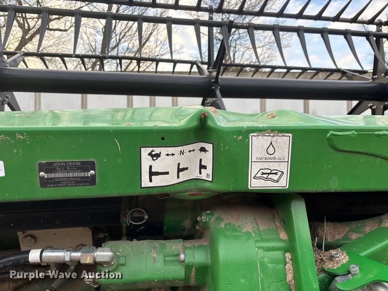 image for item YA2152 2021 John Deere RD40F Hydraflex flex draper head