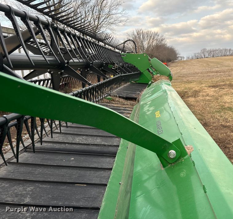 image for item YA2152 2021 John Deere RD40F Hydraflex flex draper head