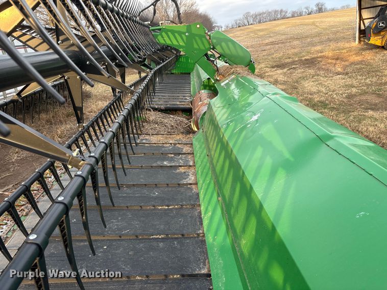 image for item YA2152 2021 John Deere RD40F Hydraflex flex draper head