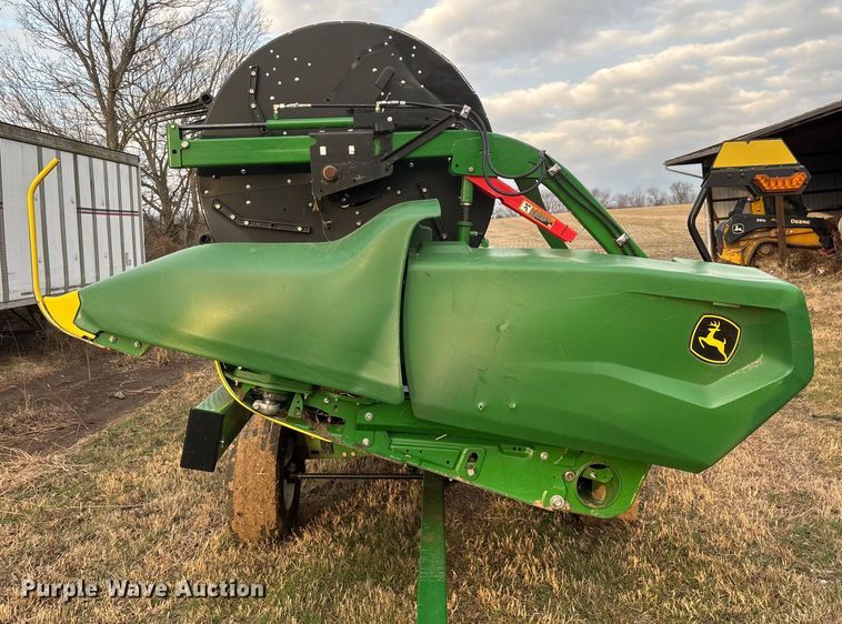 image for item YA2152 2021 John Deere RD40F Hydraflex flex draper head