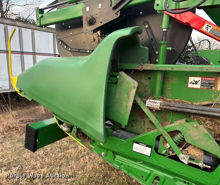 image for item YA2152 2021 John Deere RD40F Hydraflex flex draper head
