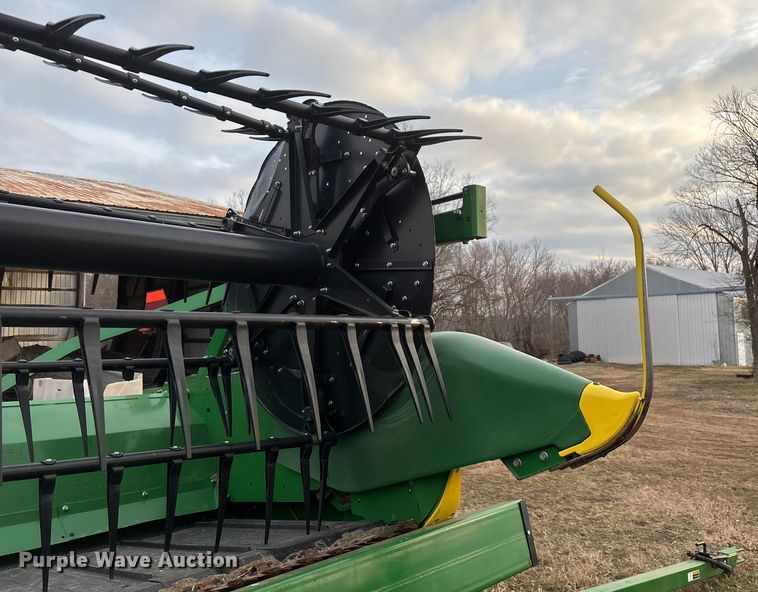 image for item YA2152 2021 John Deere RD40F Hydraflex flex draper head