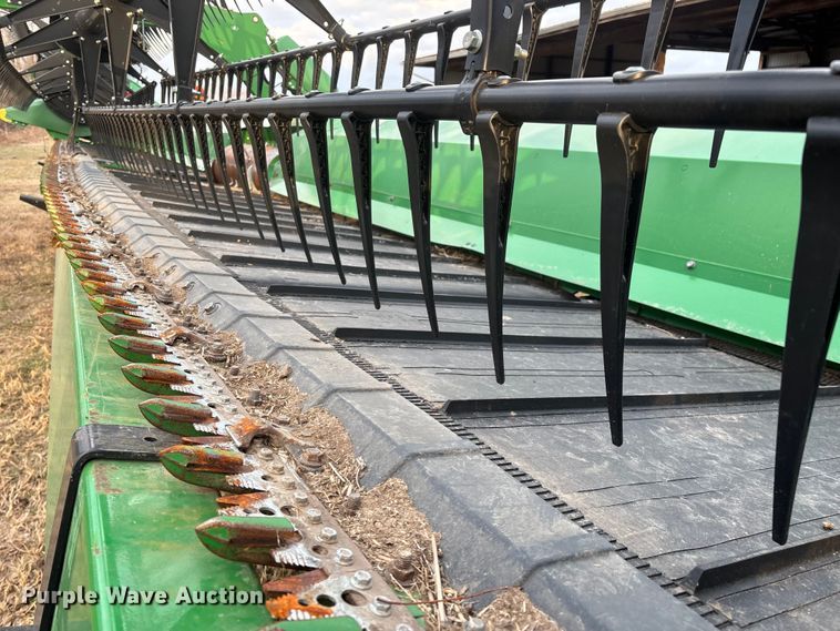 image for item YA2152 2021 John Deere RD40F Hydraflex flex draper head